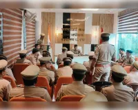 पुलिस अधीक्षक सोनभद्र द्वारा 60/90 की लम्बित विवेचनाओं के संबंध में अर्दली रूम आयोजित, विवेचकों को दिए आवश्यक दिशा-निर्देश