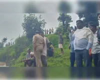 उफनती बिछयारी नदी में डूबे बालक और बचाने गए युवक का दूसरे दिन भी सुराग नहीं