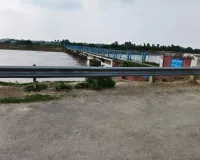 नहर किनारे कई किलोमीटर तक रेलिंग बनी सुरक्षा कवच
