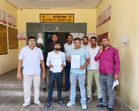 CMO से बकाया मानदेय की भुगतान करने की मांग को लेकर सौंपा ज्ञापन
