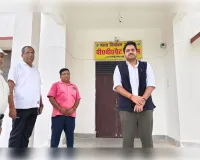 जिलाधिकारी  ने ई0वी0एम0  सहित वी0वी0 पैट गोदाम कक्ष का सी0सी0टी0वी0 के माध्यम से लिया जायजा, सम्बन्धित को दिये आवश्यक दिशा-निर्देश