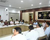 जिलाधिकारी ने बाढ़ के सम्बंध में बैठक करते हुए सभी सम्बंधित अधिकारियों को दिया दिशा-निर्देश।