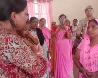 बाल विकास परियोजना होलागढ़ में SAM एवं MAM बच्चे एवं उनके अभिभावकों से पोषण के संबंध में सीडीओ ने की चर्चा।