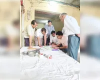 चीनी की जमाखोरी पर प्रशासन सख्त, स्टॉकिस्टों के प्रतिष्ठानों का औचक निरीक्षण