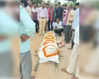 घर के दरवाजे में उतरा करंट, अधेड़ की दर्दनाक मौत; दो बेटों बबलू और छोटू के सिर से उठा पिता का साया