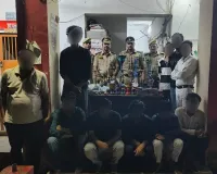 रेस्टोरेंट में चल रहे अवैध हुक्का बार पर पुलिस का छापा,दस हिरासत में