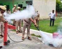 ओबरा में फायर सर्विस चोपन द्वारा पुलिसकर्मियों को अग्निशमन उपकरणों की दी गई जानकारी, कराया गया फायर फाइटिंग रिहर्सल