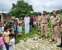बढ़ते जलस्तर को लेकर प्रशासन अलर्ट, नदी किनारे बसे गांवों में पहुंचकर ग्रामीणों को किया जागरूक