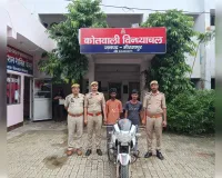 थाना विन्ध्याचल पुलिस द्वारा चोरी की अपाचे मोटरसाइकिल के साथ 02 शातिर वाहन चोर गिरफ्तार