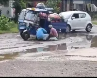 बारिश में जलभराव से बढ़ी परेशानी, कानपुर रोड पर गड्ढों में फंसे वाहन