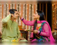 सनातन सांस्कृतिक की सौंदर्य आभा में स्नेही बहना ने बांधी भाई की सुन्दर कोमल कलाई पर प्रीत के धागे