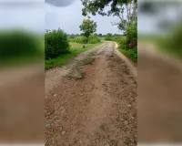 छह किलोमीटर सड़क के निर्माण के लिए 26 वर्षों से ग्रामीण कर रहे रहनुमा का इंतजार