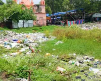 पाकुड़िया बाजार में जगह-जगह पसरी गंदगी, स्वच्छता व्यवस्था पर उठे सवाल