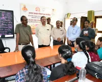 डीएम ने मुख्यमंत्री अभ्युदय योजना के निःशुल्क कोचिंग सेंटर का किया आकस्मिक निरीक्षण