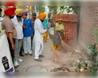 कैबिनेट मंत्री हरदीप सिंह मुंडियां ने गुरु तेग बहादुर नगर में चलाया सफाई अभियान