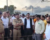 जिलाधिकारी एवं पुलिस अधीक्षक ने किया  सोन नदी किनारे बस्तियों का औचक निरीक्षण, लिया सुरक्षा एवं सतर्कता व्यवस्थाओं का  जायजा