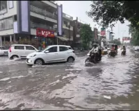 बारिश में जलमग्न हो जाती हैं सड़कें, जलनिकासी व्यवस्था की खुलती है पोल