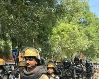 नवरात्र के दृष्टिगत शांति, सुरक्षा एवं कानून व्यवस्था बनाये रखने हेतु थाना बाजार शुक्ल पुलिस द्वारा थानाक्षेत्र में पुलिस बल के साथ फ्लैग मार्च किया गया
