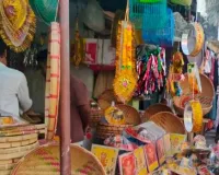 करवा चौथ की रौनक, बाजार गुलजार सुहागिनों में उत्साह, खरीदारी को उमड़ीं महिलाएं
