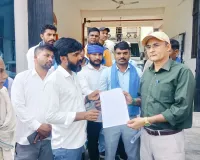 आवारा पशुओं की समस्या को लेकर एसडीएम कार्यालय में तालाबंदी, 