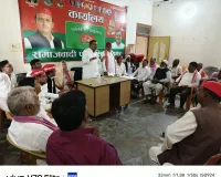 सपा की बैठक में धरने की रणनीति बनी