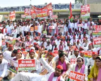 सपा ने मुख्य चुनाव आयुक्त ज्ञानेश कुमार के खिलाफ  प्रदर्शन कर की बर्खास्तगी की मांग