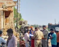 जमीनी विवाद में युवक ने थाने के सामने आत्मदाह की कोशिश पुलिस ने रोका, दो दिन में पैमाइश का आश्वासन पर दोनों पक्ष सहमत