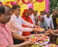 शक्तिपीठ मां पल्टादेवी  के  दर्शन कर  जिलाधिकारी ने भक्तों में बांटा प्रसाद
