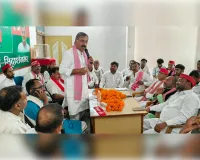 सिद्धार्थनगर :  गोरखपुर-फैजाबाद खंड शिक्षक चुनाव को लेकर सपा की हुई बैठक