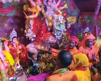 मां  का  पट खुलते ही उमड़ी श्रद्धालुओं की भीड़