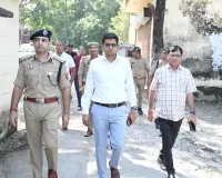 शिक्षक एमएलसी चुनाव को लेकर डीएम - एसएसपी ने किया मतदान केंद्र का निरीक्षण, दिए निर्देश