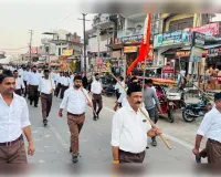 इटवा में आरएसएस का भव्य पथ संचलन, नगरवासियों ने पुष्पवर्षा कर किया स्वागत