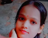 पंखे से साडी के सहारे लटकी मिली 20 वर्षीय युवती का शव