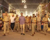 डीएम एसपी द्वारा कस्बा जगदीशपुर में पैदल गश्त कर दशहरा मेला/रामलीला स्थल का किया निरीक्षण 