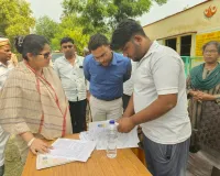 जिलाधिकारी ने सदर तहसील और करनैलगंज के पांच मतदेय स्थलों का किया निरीक्षण