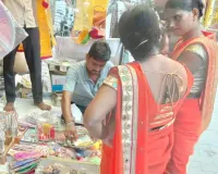 जन्माष्टमी से पहले बाजारों में रौनक, ठाकुर जी की पोशाकों और मुकुट की बढ़ी मांग