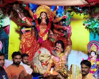 कुशीनगर : मां दुर्गा के पट खुलते ही जयकारों से गूंज उठा जंगल बनबीरपुर का दुर्गा पंडाल