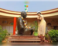 जिलाधिकारी ने महापुरुषों के आदर्शों को किया नमन