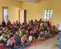 पारस इंडिया संस्था ने थारू आदिवासी बाहुल्य ग्राम में चलाया स्वच्छता अभियान