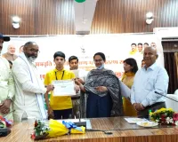 मुख्यमंत्री  द्वारा छात्रवृत्ति वितरण कार्यक्रम का कलेक्ट्रेट सभागार में  किया गया सजीव प्रसारण