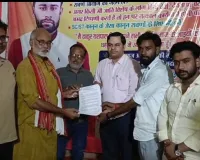 प्रशासन के आश्वासन पर भूख हड़ताल समाप्त