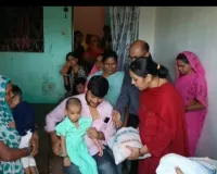 जिलाधिकारी एवं पुलिस अधीक्षक द्वारा ग्राम कोठिली, विकास खण्ड सल्टौआ पोषण पोटली वितरित किया