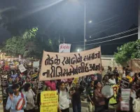 तोड़ के रख दो वो समाज, नारी जिसमें बंधी है आज