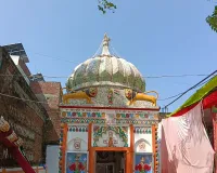 नवरात्र के पहले दिन मंदिरों में उमड़ी श्रद्धालुओं की भीड़
