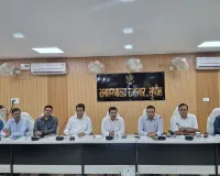 डीएम की साप्ताहिक समीक्षा बैठक में जनकल्याणकारी योजनाओं की प्रगति की हुई समीक्षा