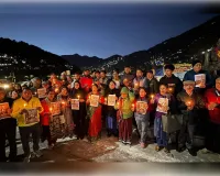 कांग्रेसियों ने देर रात महात्मा गांधी मूर्ति पर केंडल जलाकर बहिन अंकिता भंडारीको दी श्रदांजलि