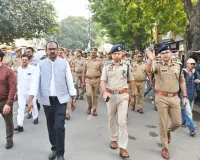 त्योहारों को लेकर टूण्डला में सड़क पर उतरे डीआईजी, डीएम और एसएसपी, पैदल गश्त कर परखी सुरक्षा व्यवस्था