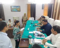 कुशीनगर : सम्पूर्ण समाधान दिवस में डीएम ने सुनीं जनसमस्याएं, 39 में से दो मामलों का निस्तारण