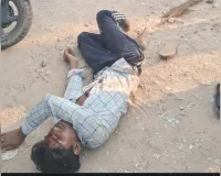 तेज रफ्तार कार ने बाइक को मारी टक्कर तीन घायल