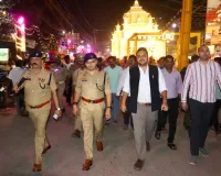दुर्गा पूजा पर सुरक्षा व्यवस्था को लेकर प्रशासन अलर्ट, डीएम एवं एसपी ने किया पैदल मार्च कर लिया जायजा